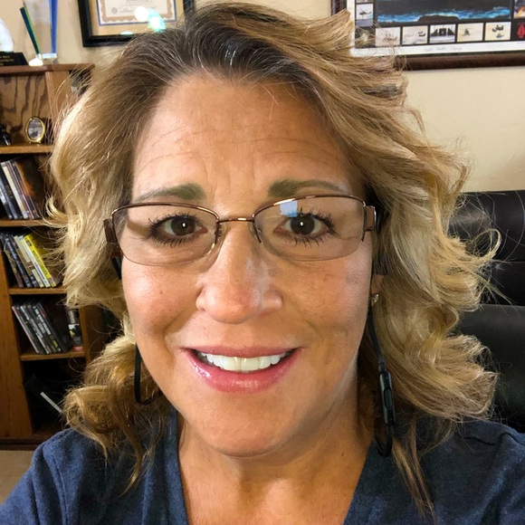 Meet your Posher, Stephanie - Picture 1 of 1